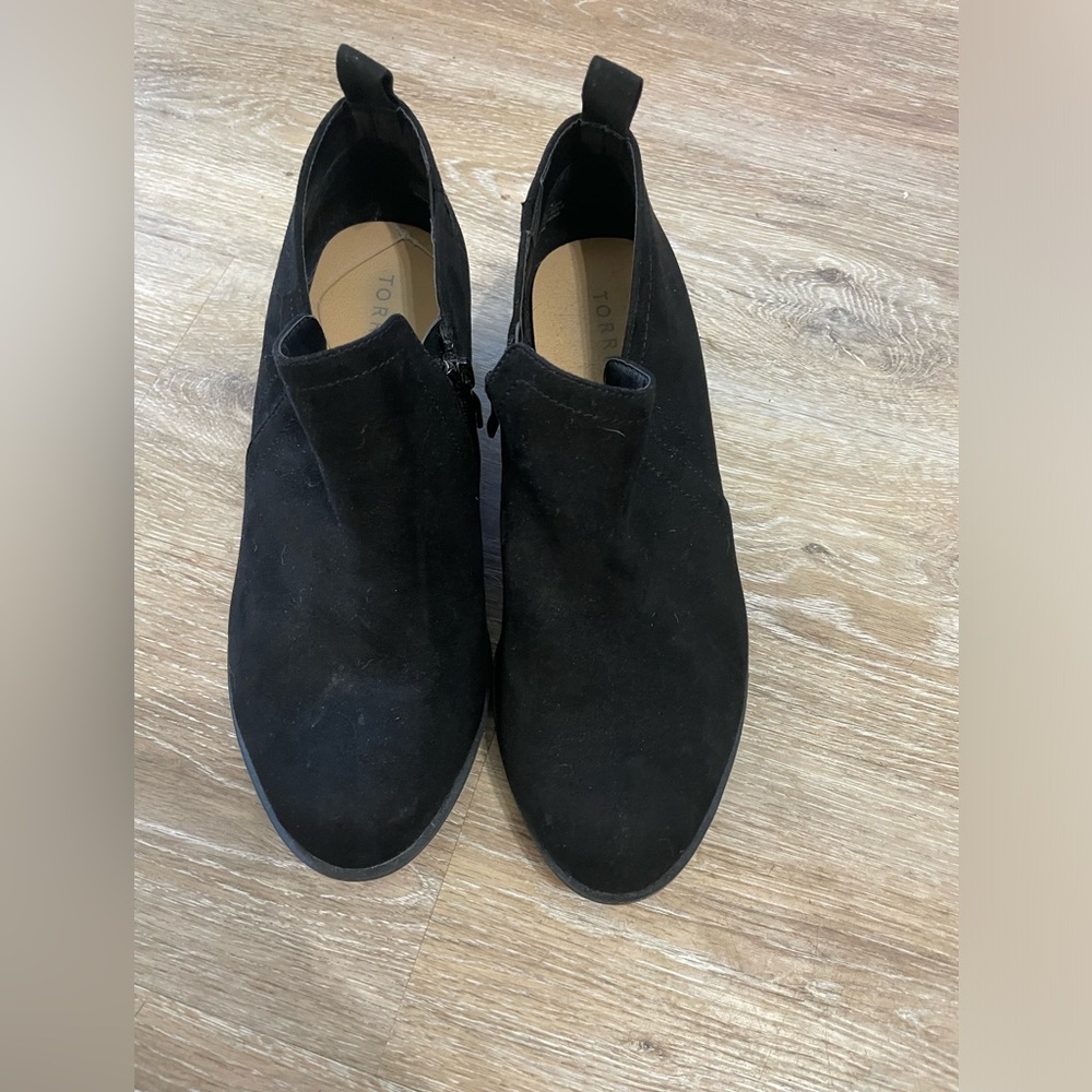 Torrid Black Boot size 8.5W fits big more like a 9. Never worn